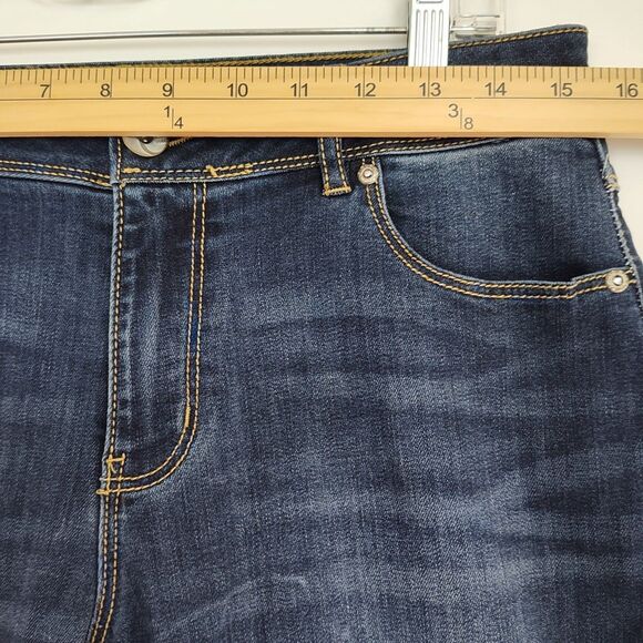 C Est. 1946 Denim Capri Jeans Women's 6 Dark Blue Contemporary Distressed Cuffed - Picture 3 of 9
